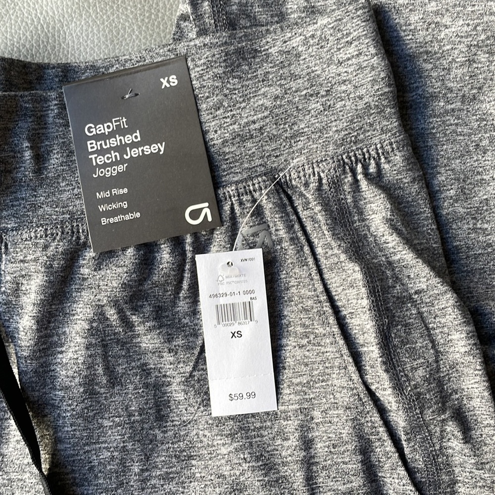 NWT - GapFit Brushed Tech Jersey Jogger - Picture 7 of 12